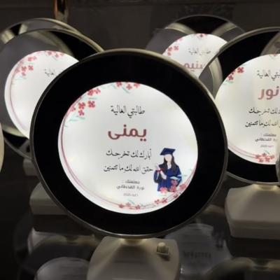 مرايا مضيئة