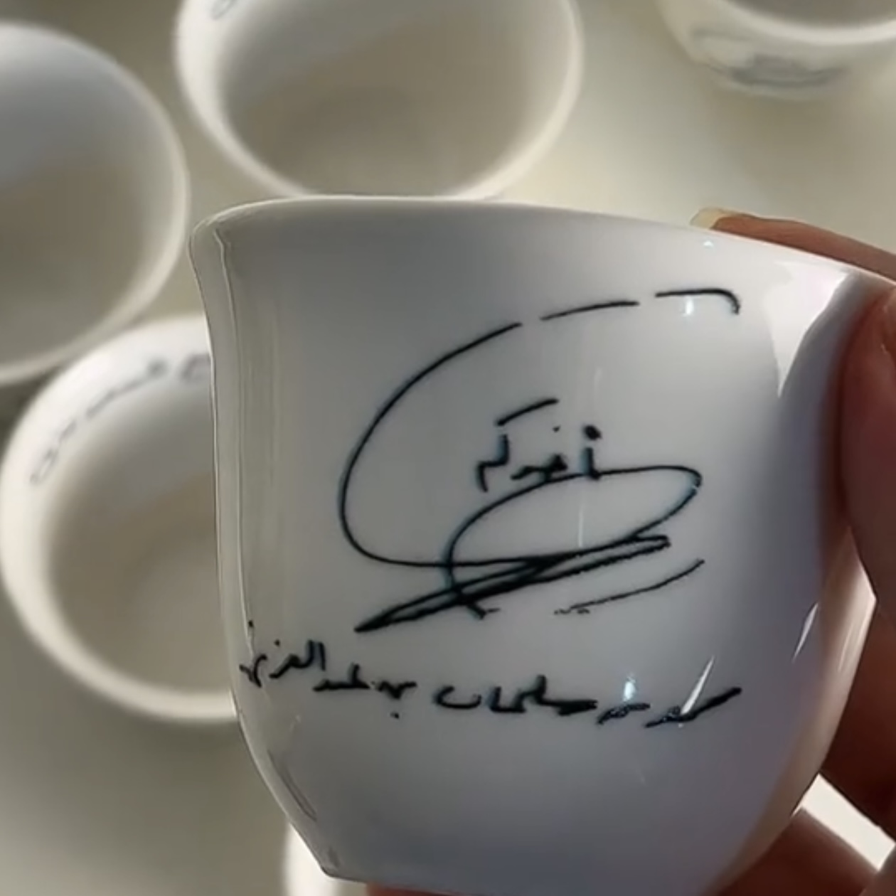 فناجين مطبوعه